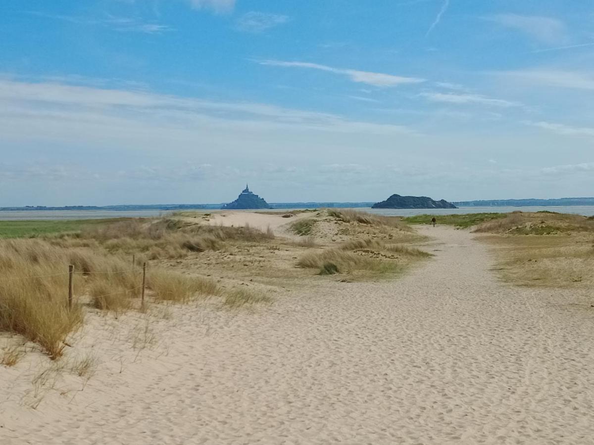 Gite Les Trefles Proche De La Plage En Baie Du Mont St Michel Carolles Exterior foto