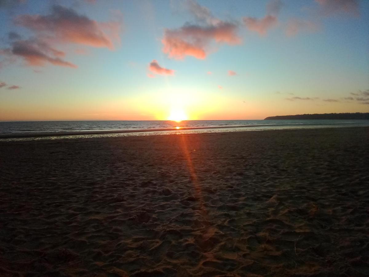 Gite Les Trefles Proche De La Plage En Baie Du Mont St Michel Carolles Exterior foto